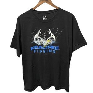 Realtree fishing front graphic short sleeve crewneck casual T-shirt